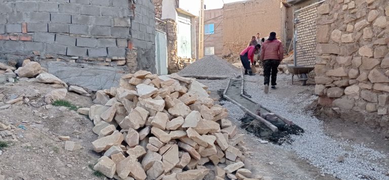 اجرای طرح هادی روستایی و سنگفرش معابر